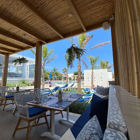 Hotel Cooee Kyknos &